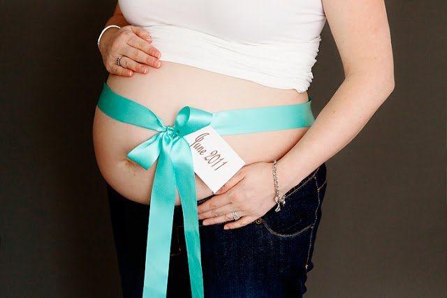 pregnant mom, ribbon around stomach